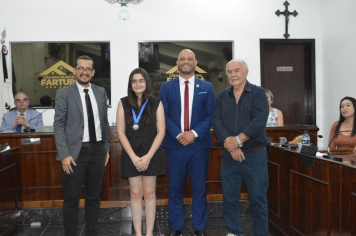 Foto - Sessão Solene - Entrega de Medalhas Prêmio Aluno Bom de Nota 2025