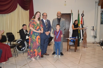 Foto - Sessão Solene - Entrega de Medalhas Prêmio Aluno Bom de Nota 2025