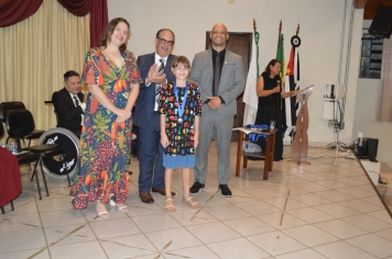 Foto - Sessão Solene - Entrega de Medalhas Prêmio Aluno Bom de Nota 2025