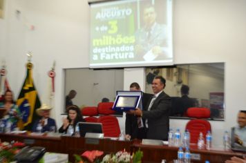 Foto - Sessão Solene - Entrega de Título e Medalhas