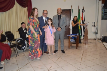 Foto - Sessão Solene - Entrega de Medalhas Prêmio Aluno Bom de Nota 2025