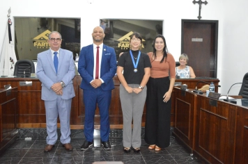 Foto - Sessão Solene - Entrega de Medalhas Prêmio Aluno Bom de Nota 2025
