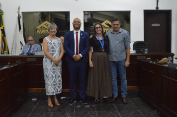 Foto - Sessão Solene - Entrega de Medalhas Prêmio Aluno Bom de Nota 2025