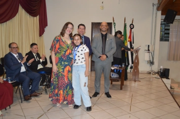 Foto - Sessão Solene - Entrega de Medalhas Prêmio Aluno Bom de Nota 2025