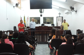 Foto - Visita dos alunos da escola Hézion Corrêa Custódio