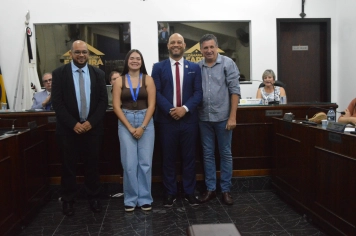 Foto - Sessão Solene - Entrega de Medalhas Prêmio Aluno Bom de Nota 2025