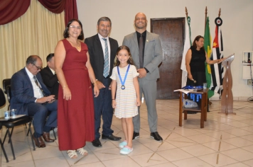 Foto - Sessão Solene - Entrega de Medalhas Prêmio Aluno Bom de Nota 2025
