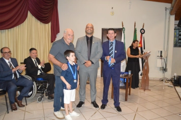 Foto - Sessão Solene - Entrega de Medalhas Prêmio Aluno Bom de Nota 2025