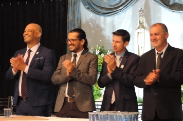 Foto - Sessão Solene - Entrega de Título de Cidadão Farturense ao Padre Carlos Garcia