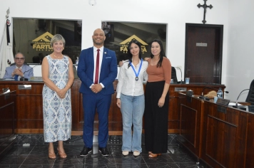 Foto - Sessão Solene - Entrega de Medalhas Prêmio Aluno Bom de Nota 2025