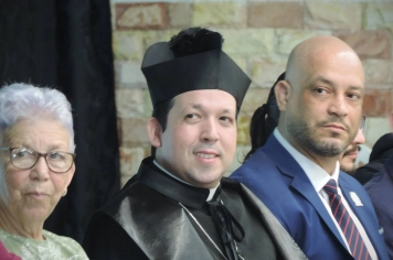 Foto - Sessão Solene - Entrega de Título de Cidadão Farturense ao Padre Carlos Garcia