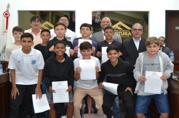 Atletas e equipes de Fartura são homenageados no Prêmio Craques do Ano