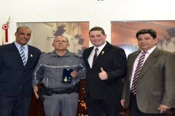 MEDALHA DE RECONHECIMENTO COMUNITÁRIO É CONCEDIDO AOS POLICIAIS CIVIS E MILITARES EM FARTURA