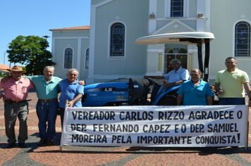 Fartura é contemplada com trator conquistado pelo vereador Carlos Rizzo