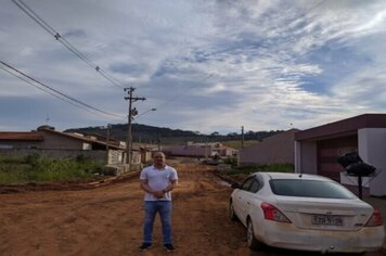 VEREADOR BRUNO GUAZZELLI VERIFICA INÍCIO DO LAJOTAMENTO NA RUA DOS MANACÁS