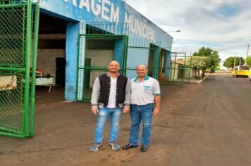 VEREADORES VISITAM GARAGEM MUNICIPAL E COBRAM PREFEITURA SOBRE MÁQUINAS DANIFICADAS