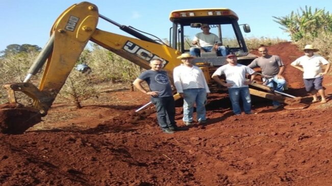 VEREADORES E VICE-PREFEITO ACOMPANHAM OBRAS EM ESTRADAS RURAIS