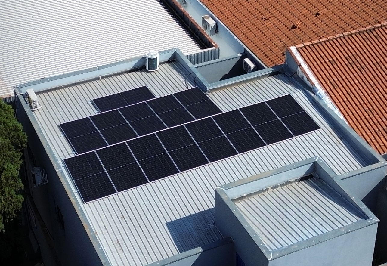 Câmara instala novos painéis solares e estima economia a longo prazo