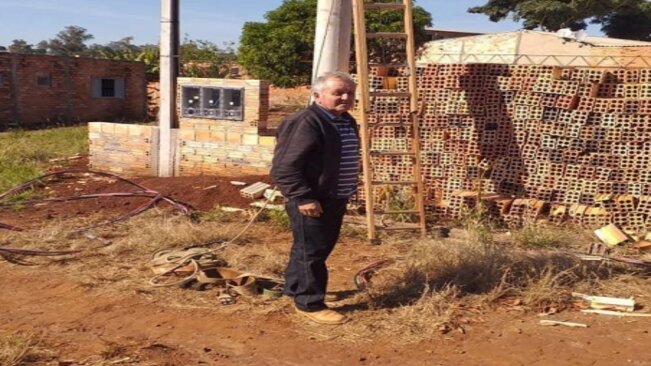 CARLOS RIZZO CONFERE INSTALAÇÃO DE ILUMINAÇÃO PÚBLICA NA VILA NOVA