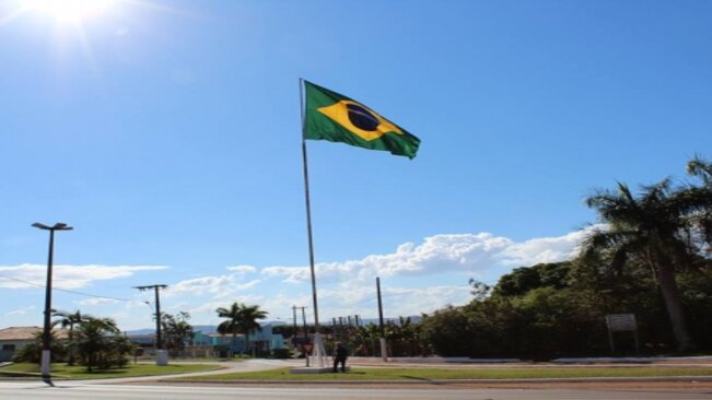 Prefeitura atende pedido de Carlos Rizzo e enfeita a cidade em alusão a Copa do Mundo