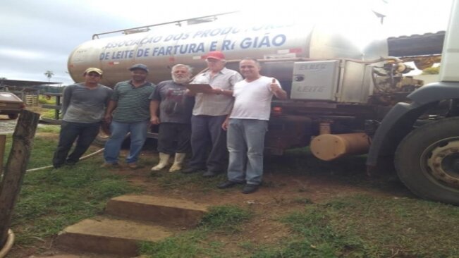 Vereador Decinho Martins acompanha coleta de leite da Aplefar