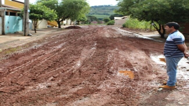 VEREADOR BURANELLO CONFERE RECLAMAÇÕES DE MORADORES DO BAIRRO JARDIM DA SERRA