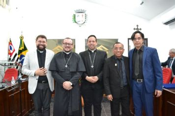 Foto - Entrega Título Cidadão Farturense ao Padre Blener Domingues