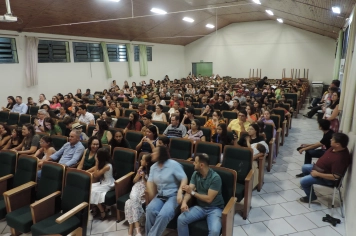 Foto - Sessão Solene - Entrega de Medalhas Prêmio Aluno Bom de Nota 2025