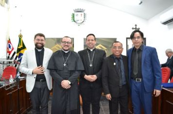 Foto - Entrega Título Cidadão Farturense ao Padre Blener Domingues