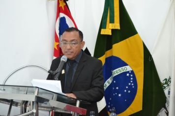 Foto - Entrega Título Cidadão Farturense ao Padre Blener Domingues