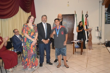 Foto - Sessão Solene - Entrega de Medalhas Prêmio Aluno Bom de Nota 2025