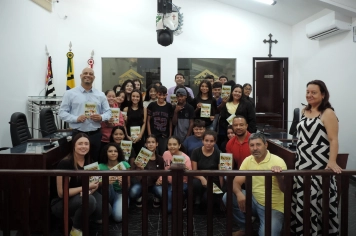 Foto - Visita dos alunos da escola Hézion Corrêa Custódio