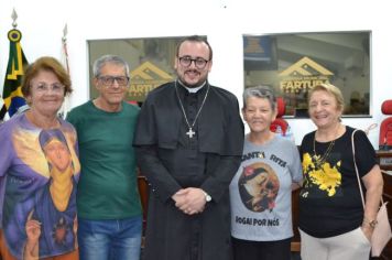 Foto - Entrega Título Cidadão Farturense ao Padre Blener Domingues