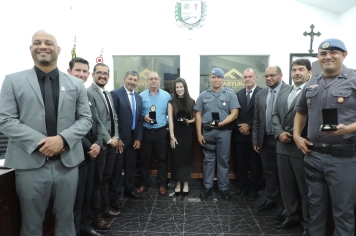 Foto - Sessão Solene - Entrega das Medalhas de Reconhecimento Comunitário de Segurança