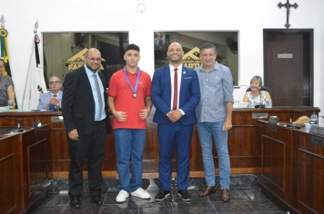 Foto - Sessão Solene - Entrega de Medalhas Prêmio Aluno Bom de Nota 2025