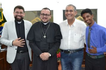 Foto - Entrega Título Cidadão Farturense ao Padre Blener Domingues