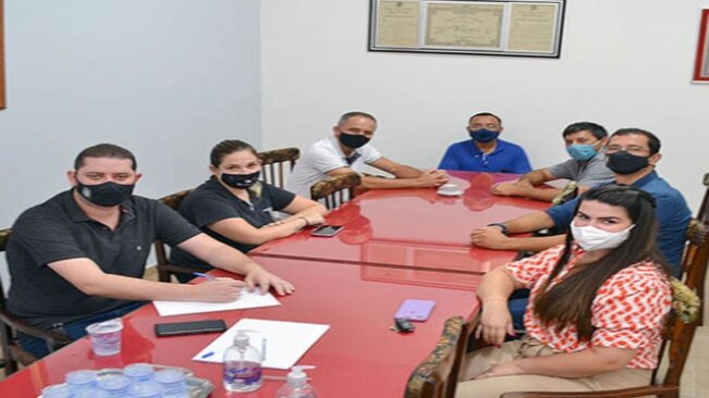 Engenheira da Prefeitura realiza reunião com Vereadores